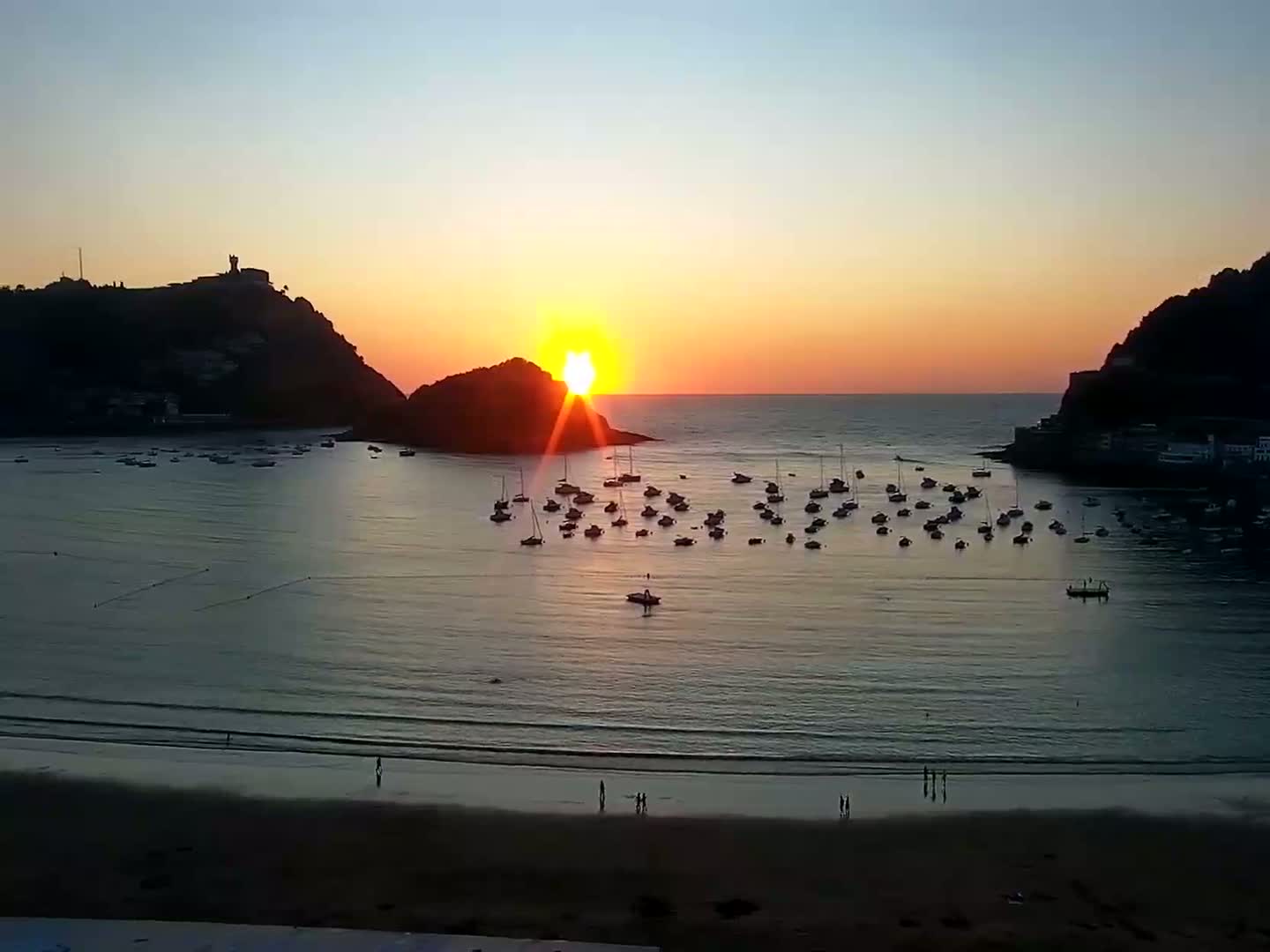San Sebastian, Playa La Concha Beach Live Cam - Gipuzkoa, Basque, Spain