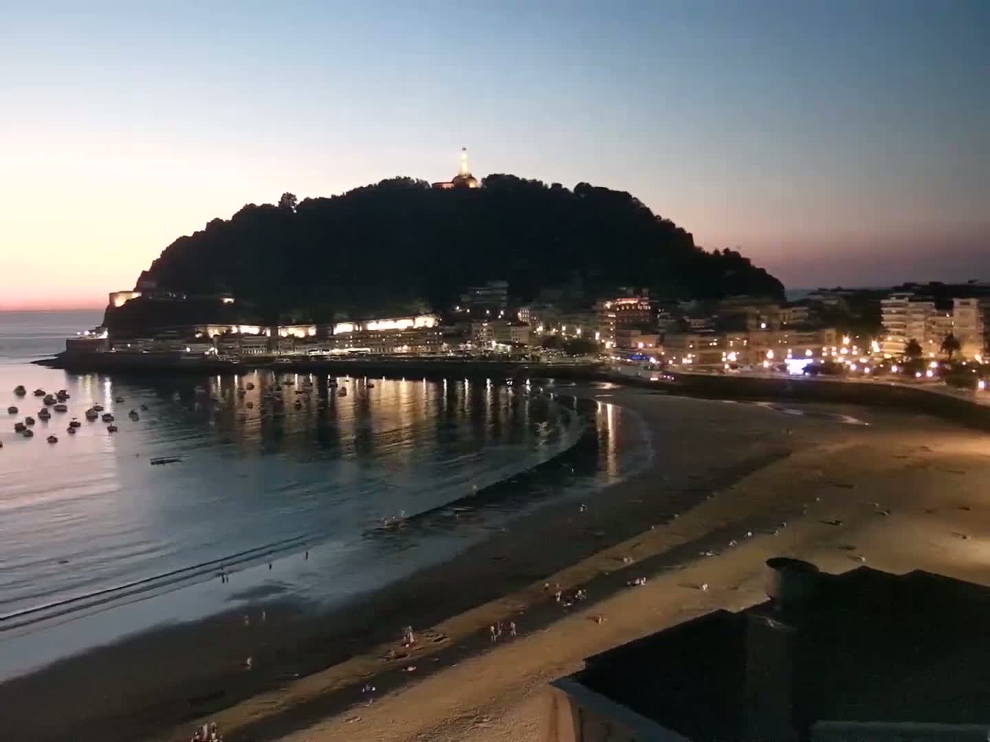 San Sebastian, Playa La Concha Beach Live Cam - Gipuzkoa, Basque, Spain