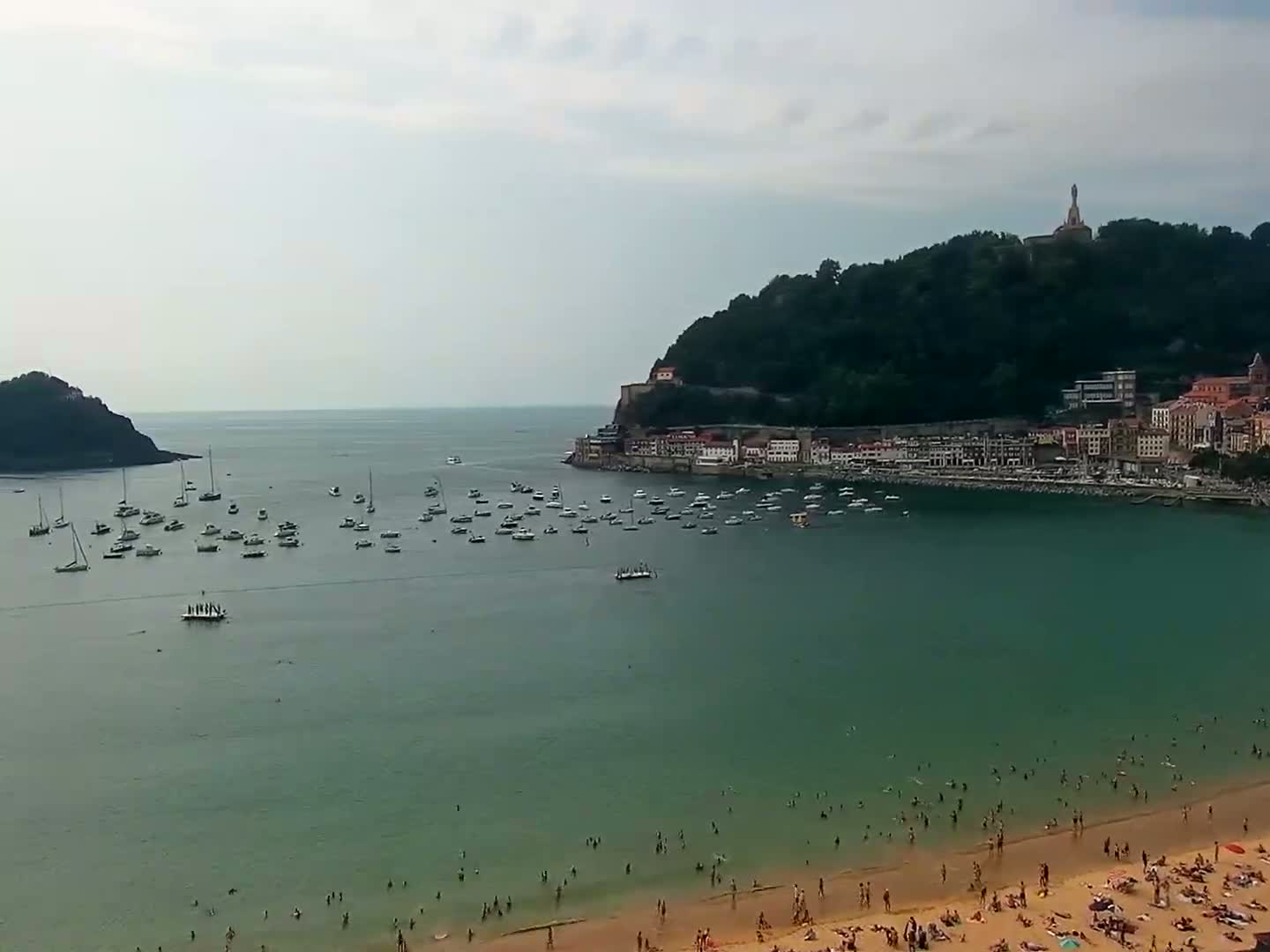 San Sebastian, Playa La Concha Beach Live Cam - Gipuzkoa, Basque, Spain