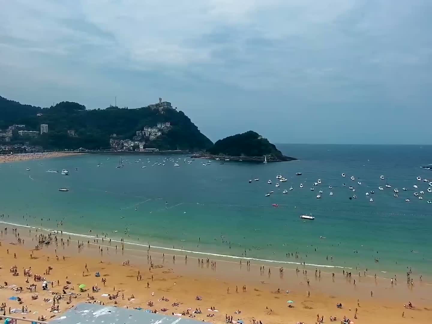 San Sebastian, Playa La Concha Beach Live Cam - Gipuzkoa, Basque, Spain