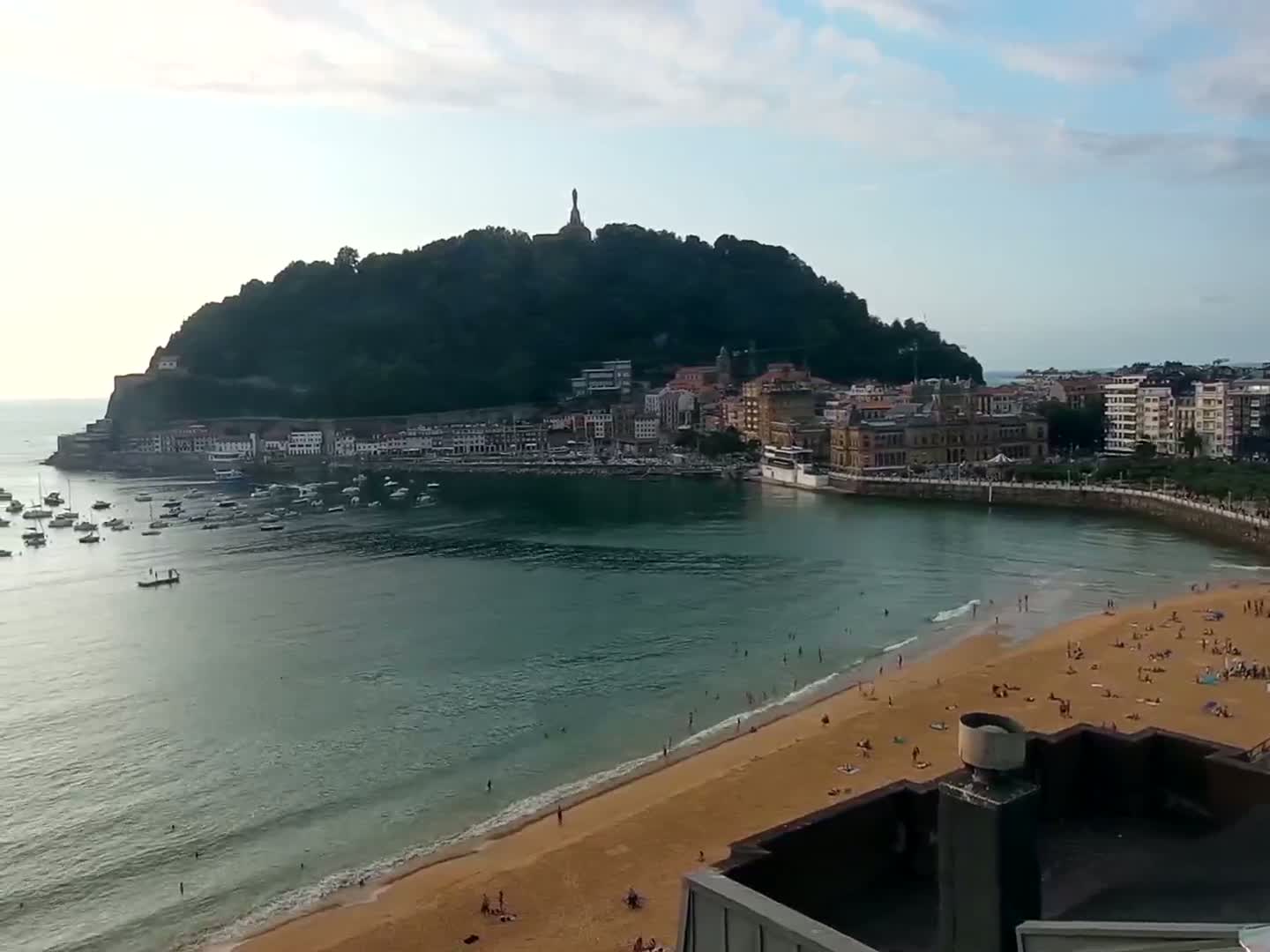 San Sebastian, Playa La Concha Beach Live Cam - Gipuzkoa, Basque, Spain