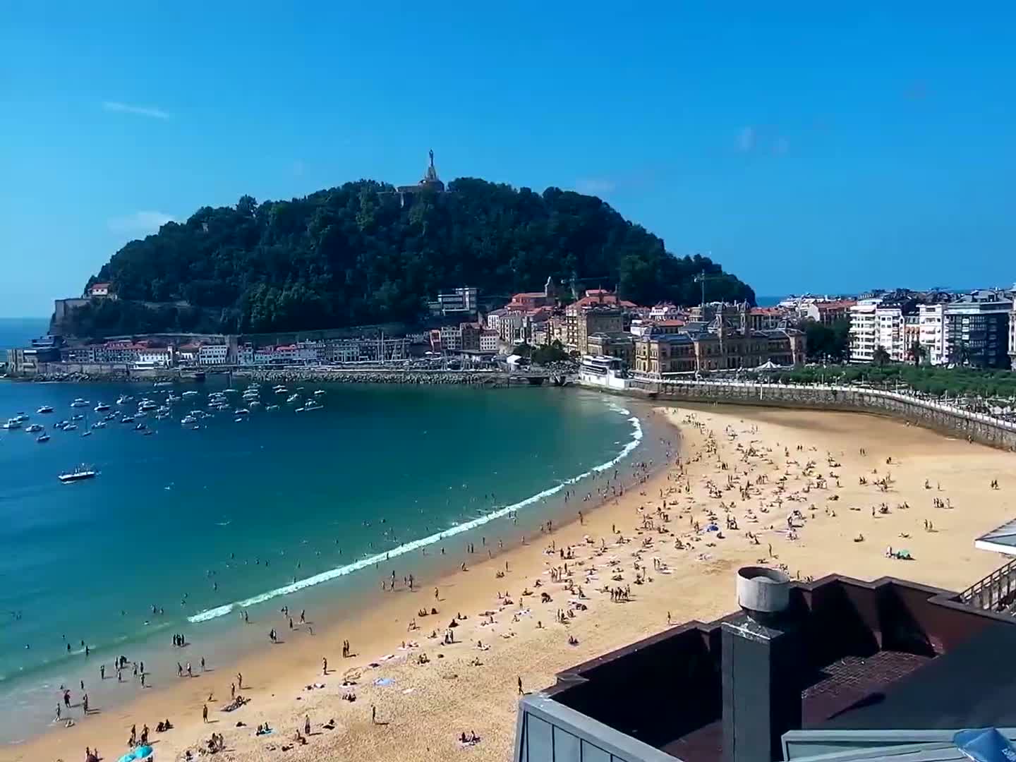 San Sebastian, Playa La Concha Beach Live Cam - Gipuzkoa, Basque, Spain
