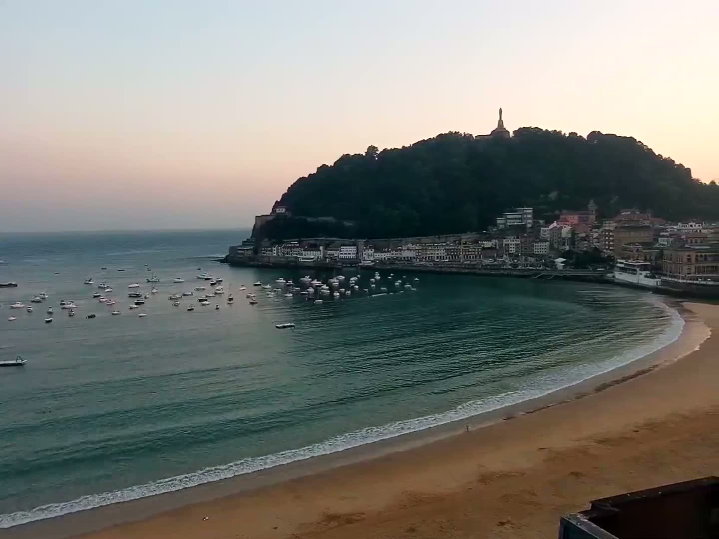 San Sebastian, Playa La Concha Beach Live Cam - Gipuzkoa, Basque, Spain