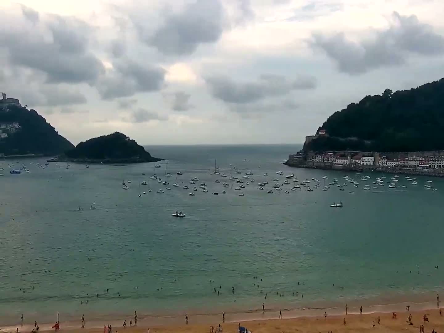 San Sebastian, Playa La Concha Beach Live Cam - Gipuzkoa, Basque, Spain