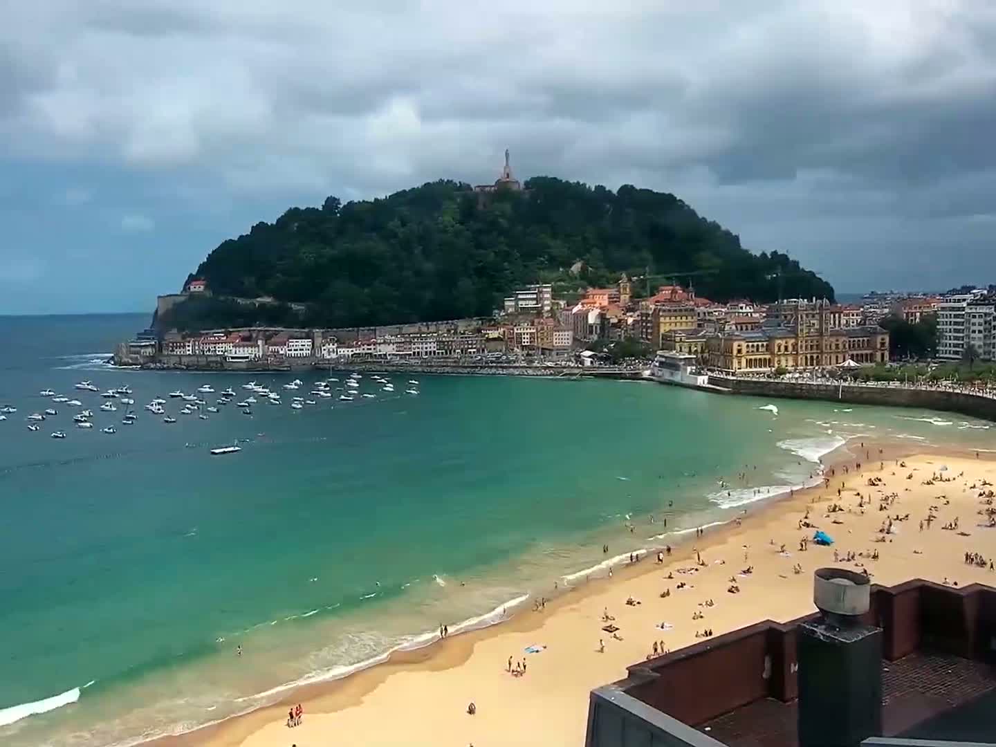 San Sebastian, Playa La Concha Beach Live Cam - Gipuzkoa, Basque, Spain