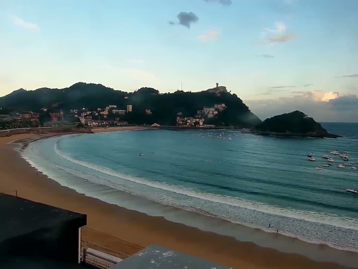 San Sebastian, Playa La Concha Beach Live Cam - Gipuzkoa, Basque, Spain