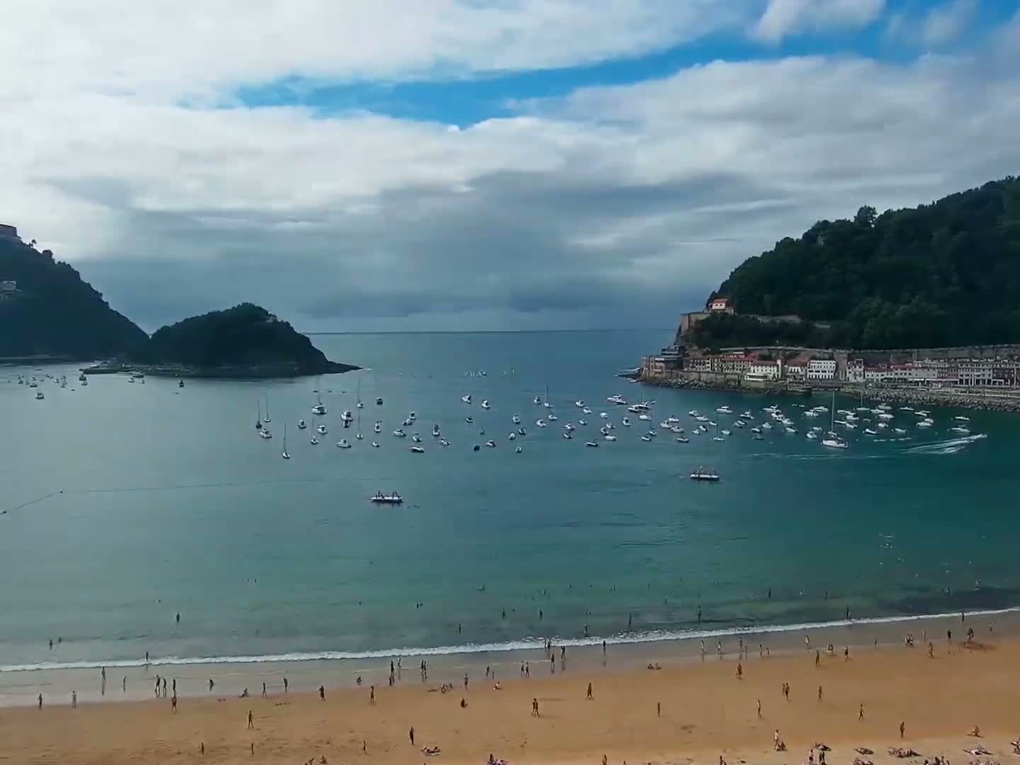San Sebastian, Playa La Concha Beach Live Cam - Gipuzkoa, Basque, Spain