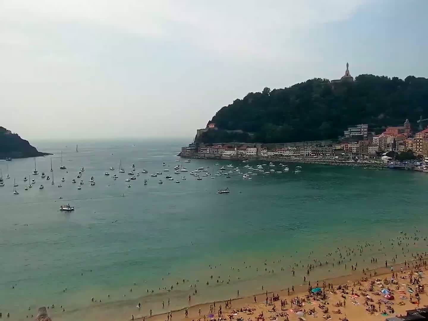 San Sebastian, Playa La Concha Beach Live Cam - Gipuzkoa, Basque, Spain
