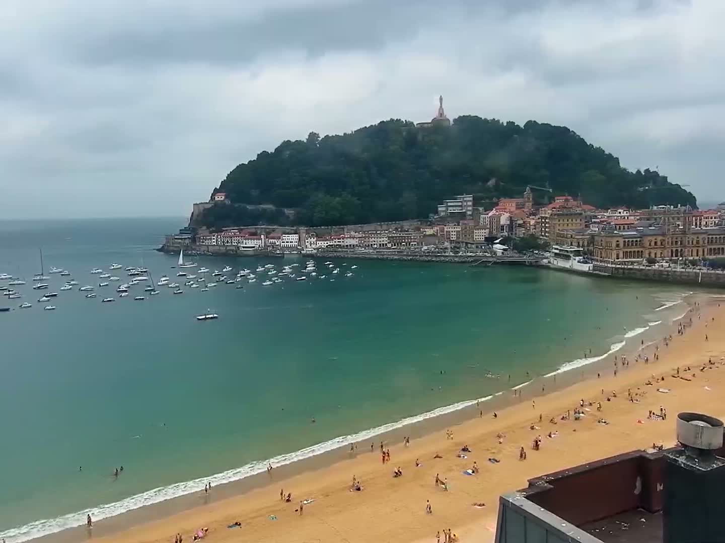 San Sebastian, Playa La Concha Beach Live Cam - Gipuzkoa, Basque, Spain