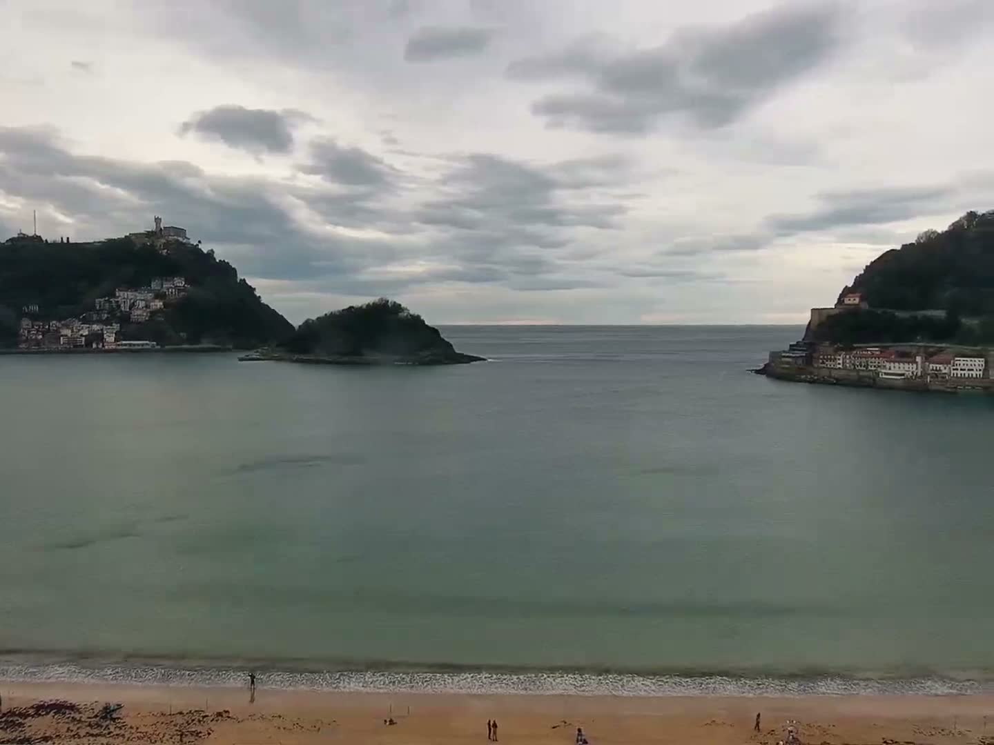 San Sebastian, Playa La Concha Beach Live Cam - Gipuzkoa, Basque, Spain
