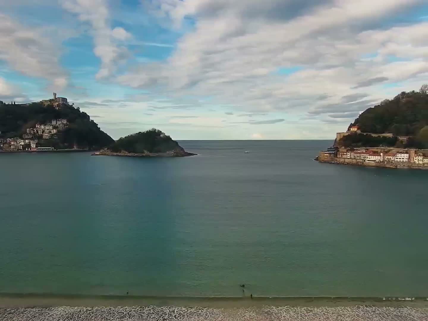 San Sebastian, Playa La Concha Beach Live Cam - Gipuzkoa, Basque, Spain
