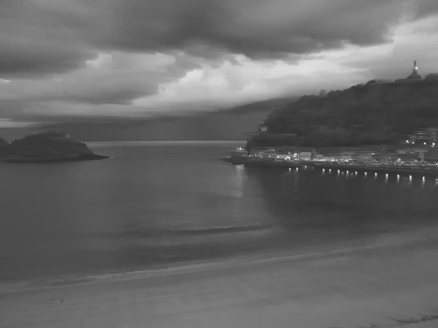 San Sebastian, Playa La Concha Beach Live Cam - Gipuzkoa, Basque, Spain