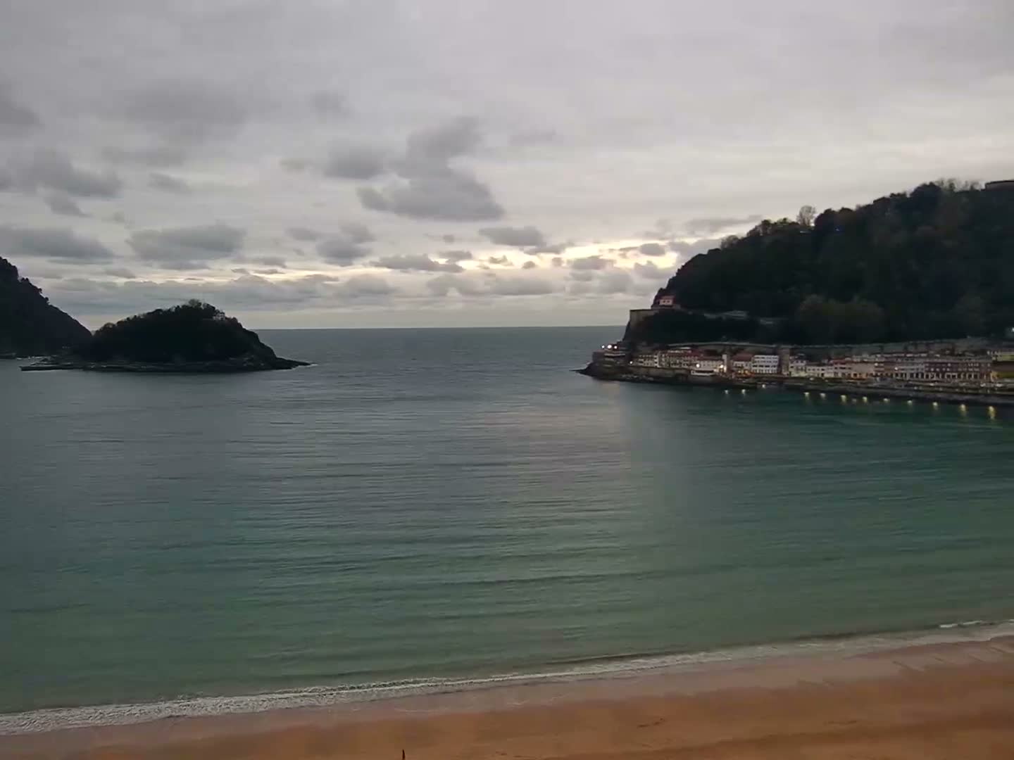 San Sebastian, Playa La Concha Beach Live Cam - Gipuzkoa, Basque, Spain