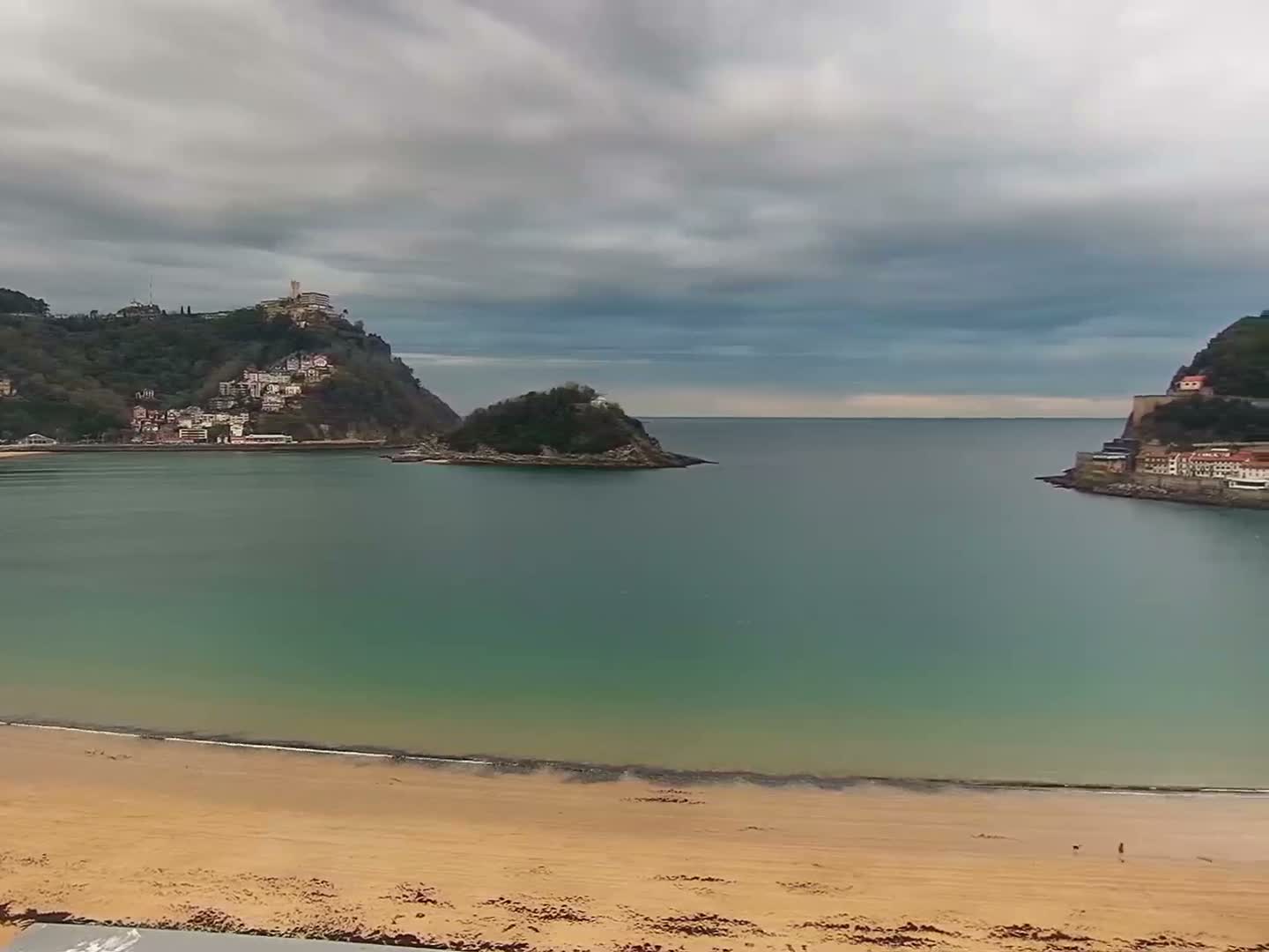 San Sebastian, Playa La Concha Beach Live Cam - Gipuzkoa, Basque, Spain