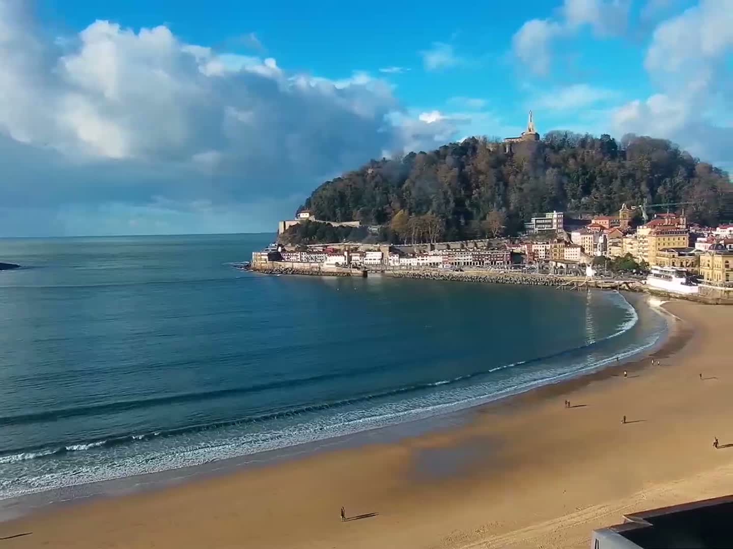 San Sebastian, Playa La Concha Beach Live Cam - Gipuzkoa, Basque, Spain