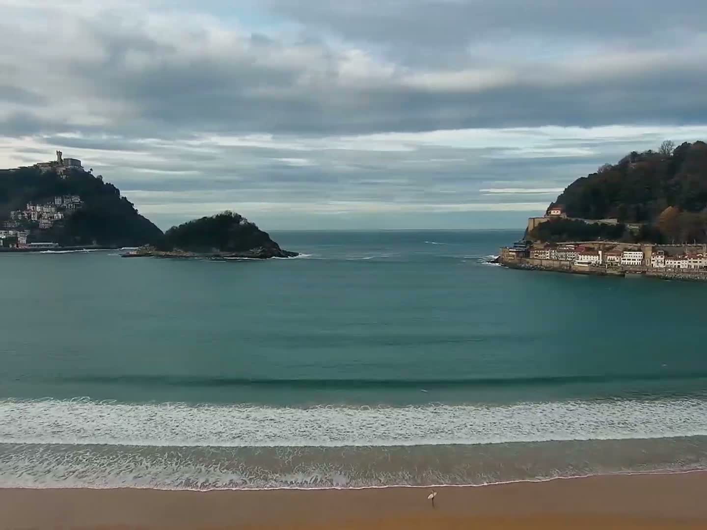 San Sebastian, Playa La Concha Beach Live Cam - Gipuzkoa, Basque, Spain