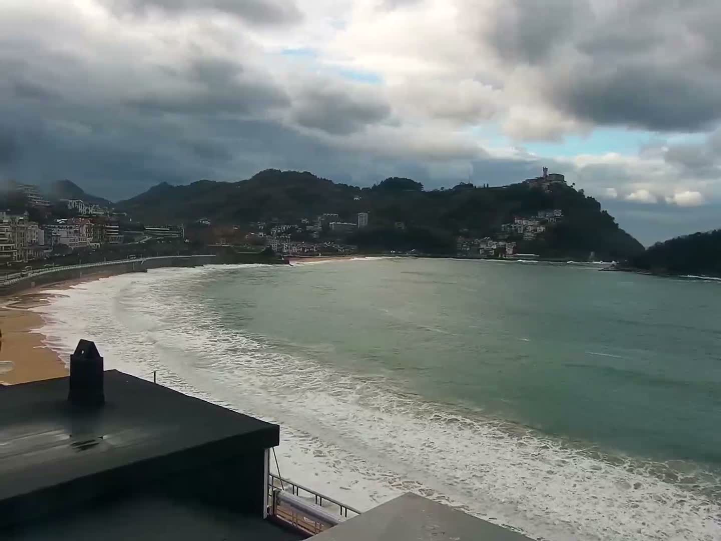 San Sebastian, Playa La Concha Beach Live Cam - Gipuzkoa, Basque, Spain