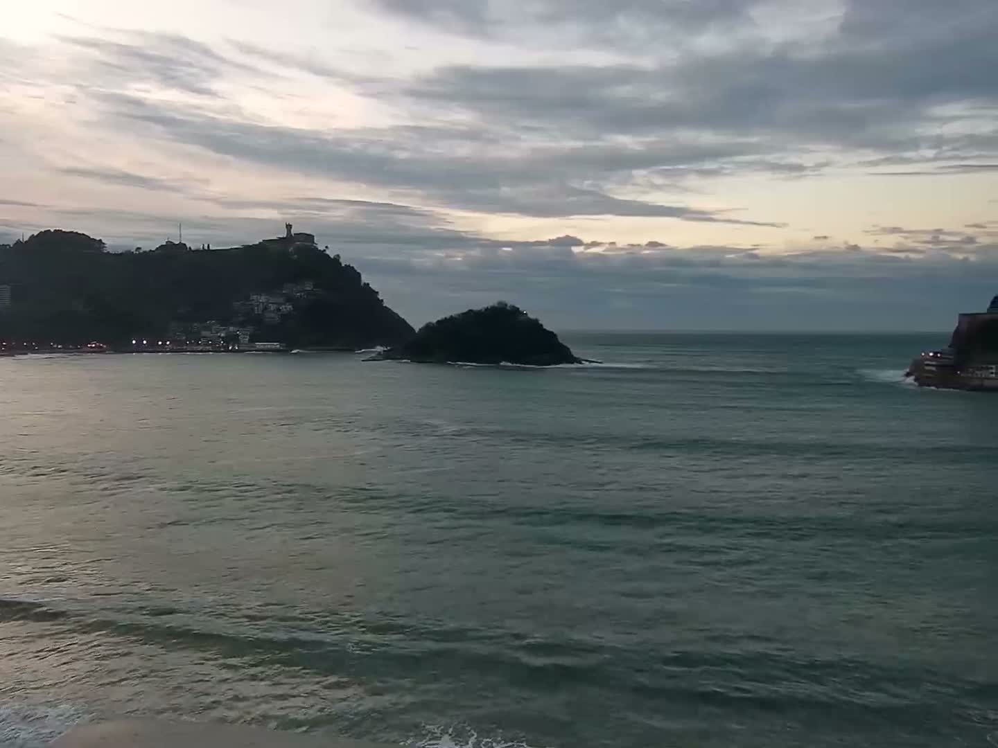 San Sebastian, Playa La Concha Beach Live Cam - Gipuzkoa, Basque, Spain