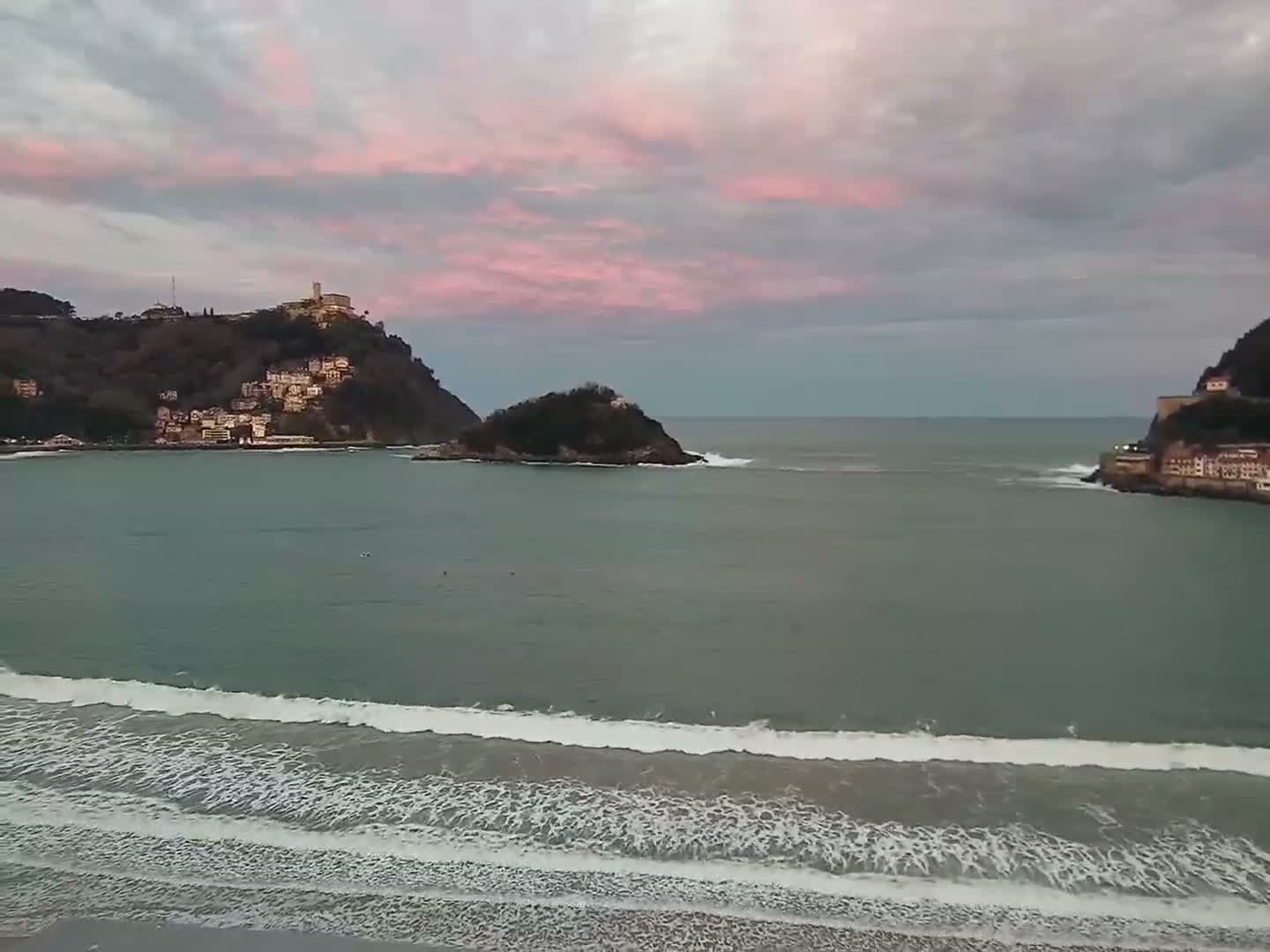 San Sebastian, Playa La Concha Beach Live Cam - Gipuzkoa, Basque, Spain