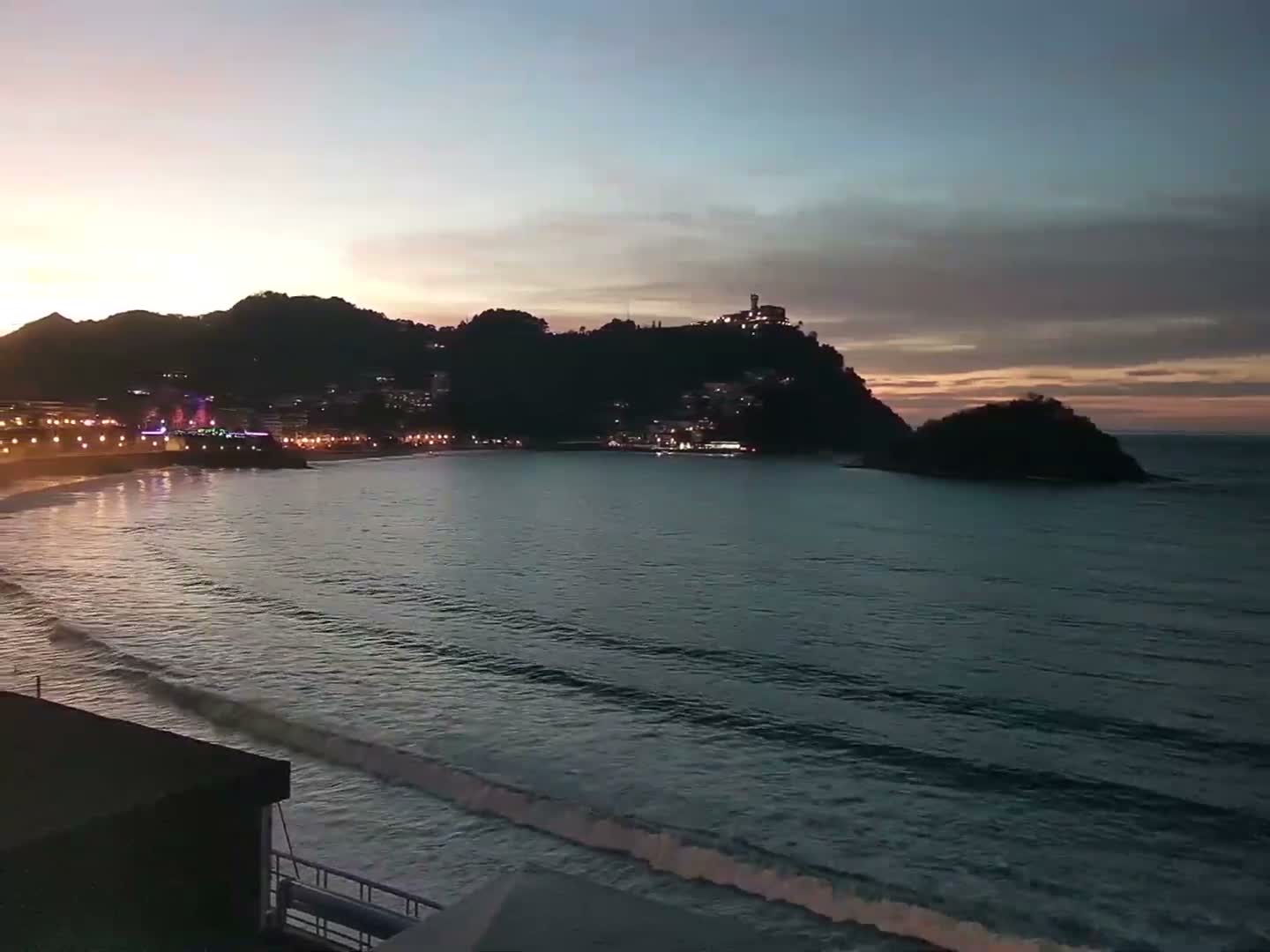San Sebastian, Playa La Concha Beach Live Cam - Gipuzkoa, Basque, Spain