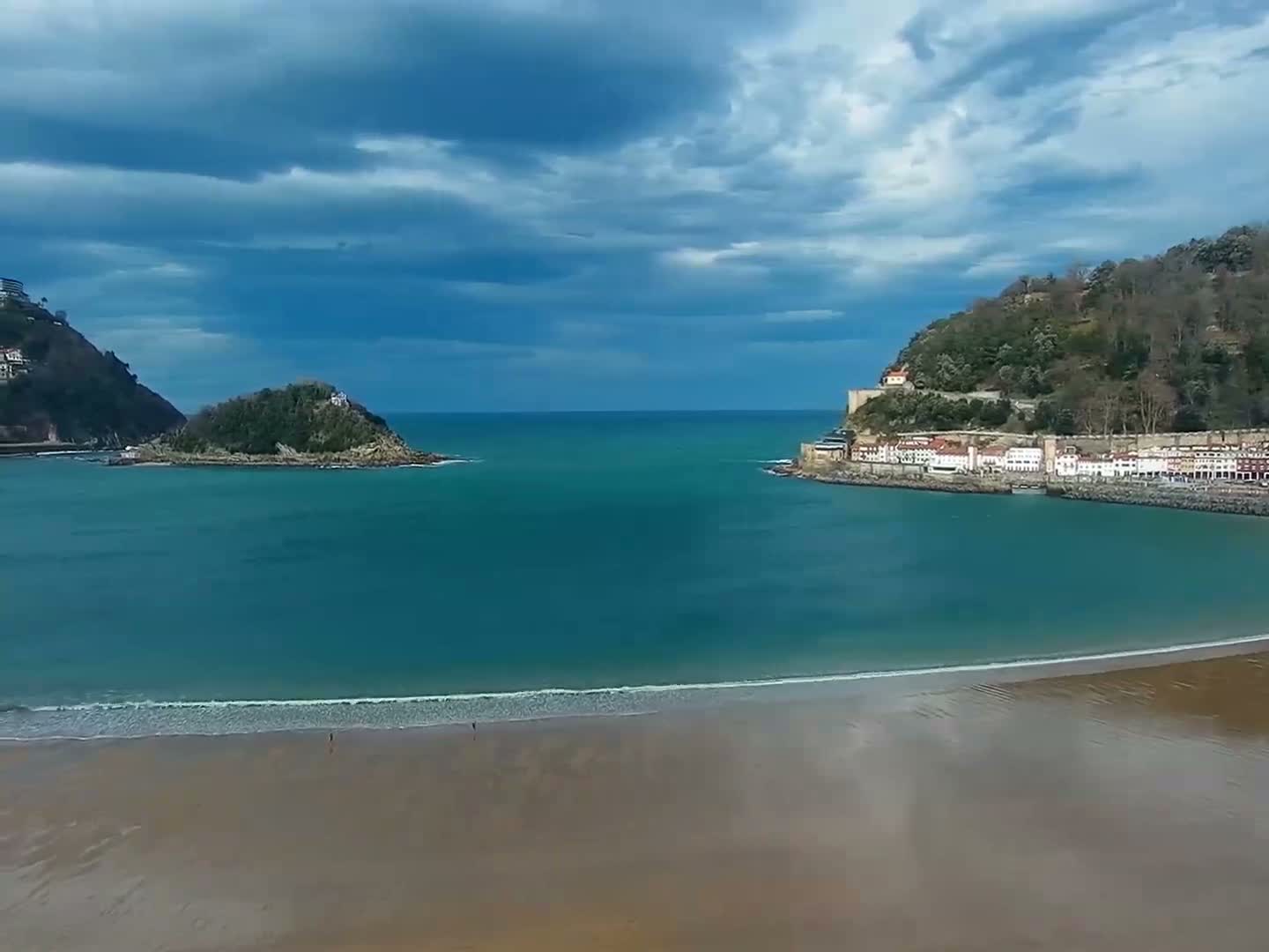 San Sebastian, Playa La Concha Beach Live Cam - Gipuzkoa, Basque, Spain