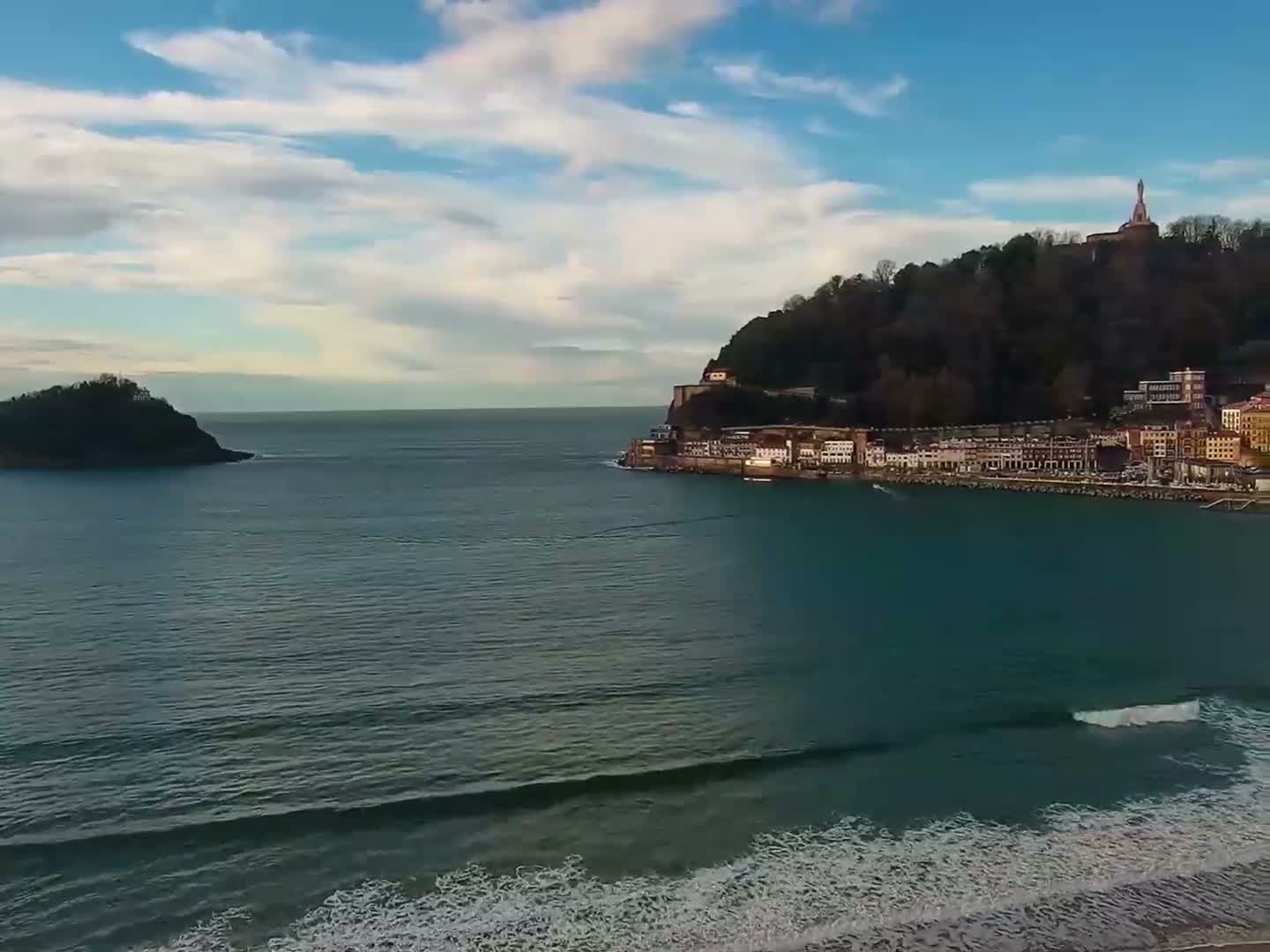 San Sebastian, Playa La Concha Beach Live Cam - Gipuzkoa, Basque, Spain