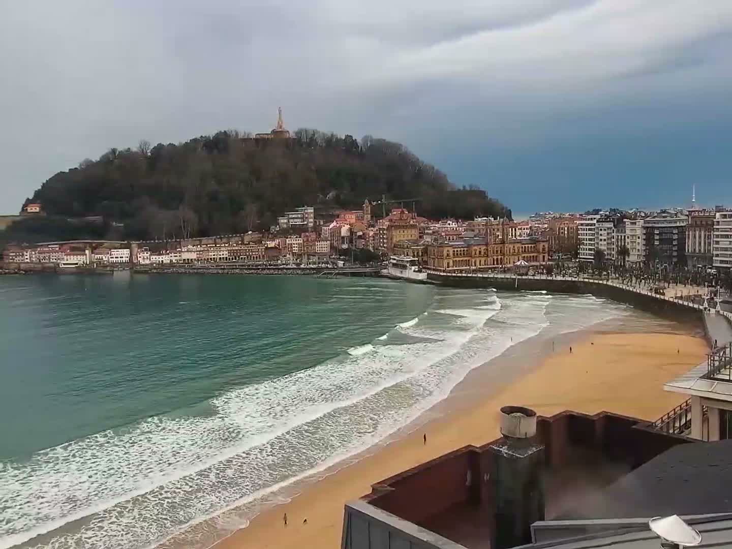 San Sebastian, Playa La Concha Beach Live Cam - Gipuzkoa, Basque, Spain