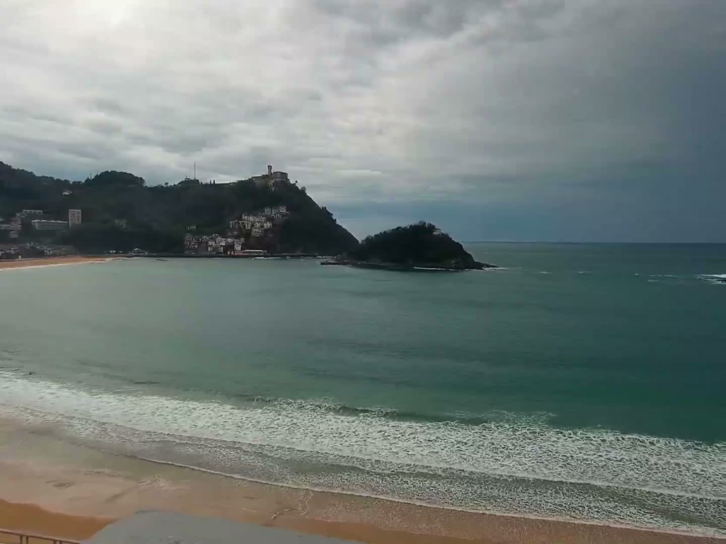 San Sebastian, Playa La Concha Beach Live Cam - Gipuzkoa, Basque, Spain