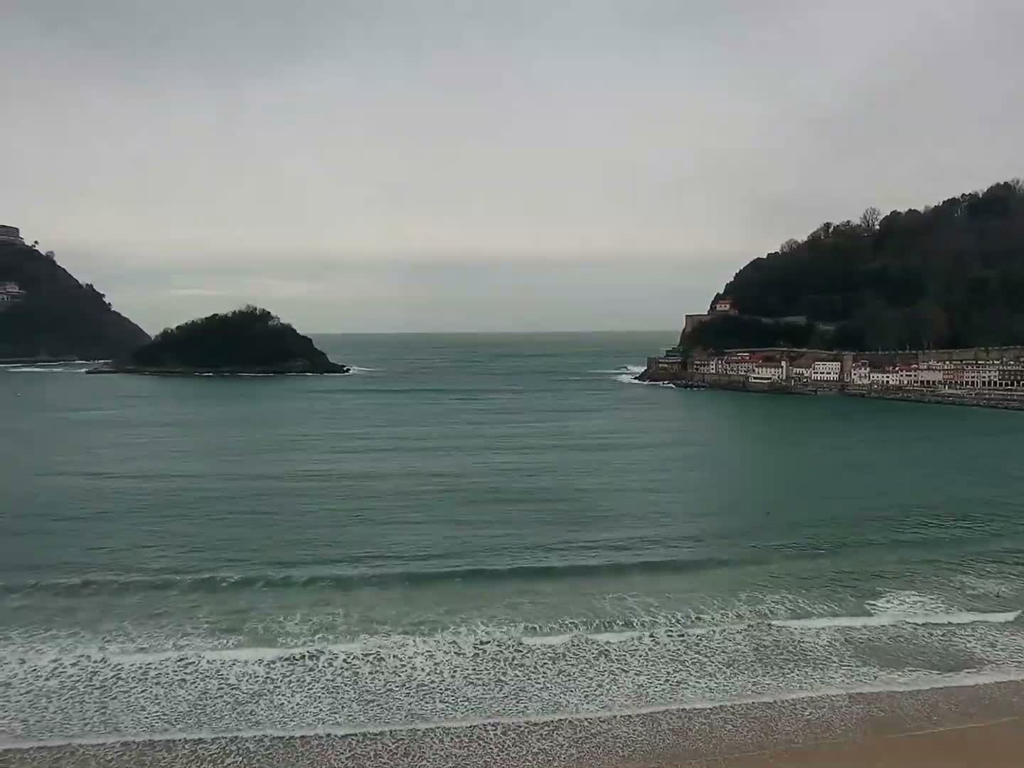 San Sebastian, Playa La Concha Beach Live Cam - Gipuzkoa, Basque, Spain