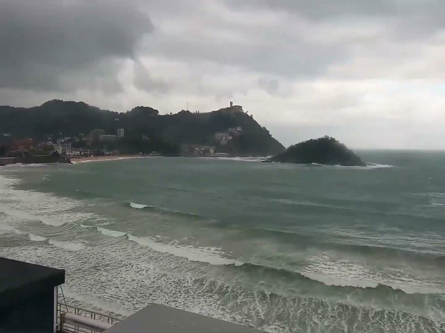 San Sebastian, Playa La Concha Beach Live Cam - Gipuzkoa, Basque, Spain