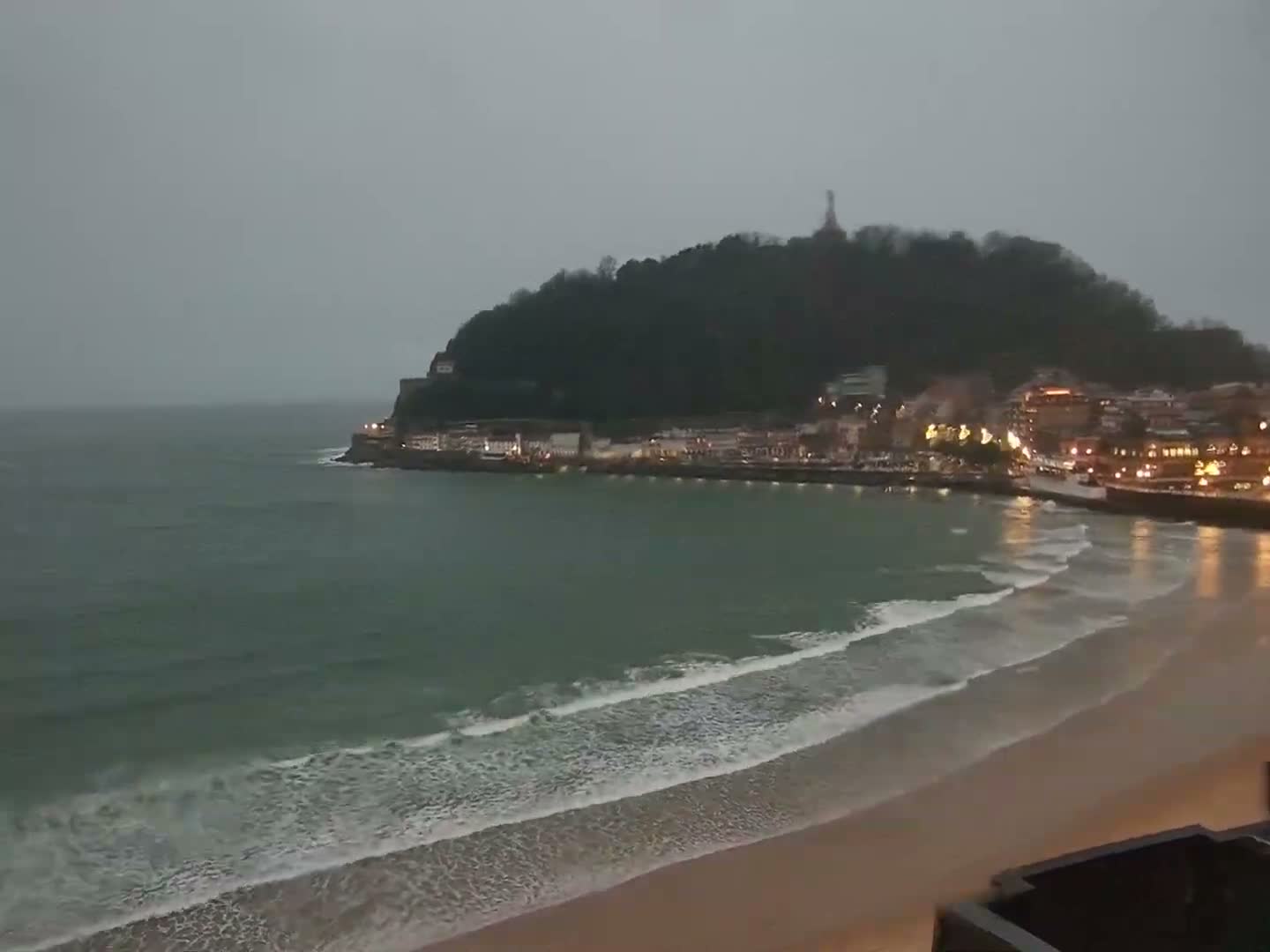 San Sebastian, Playa La Concha Beach Live Cam - Gipuzkoa, Basque, Spain