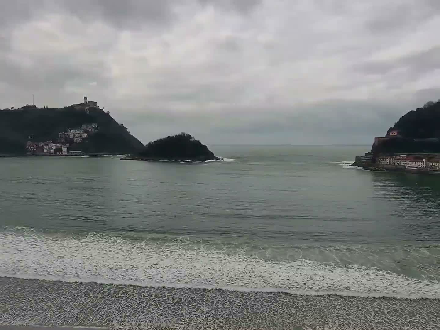 San Sebastian, Playa La Concha Beach Live Cam - Gipuzkoa, Basque, Spain