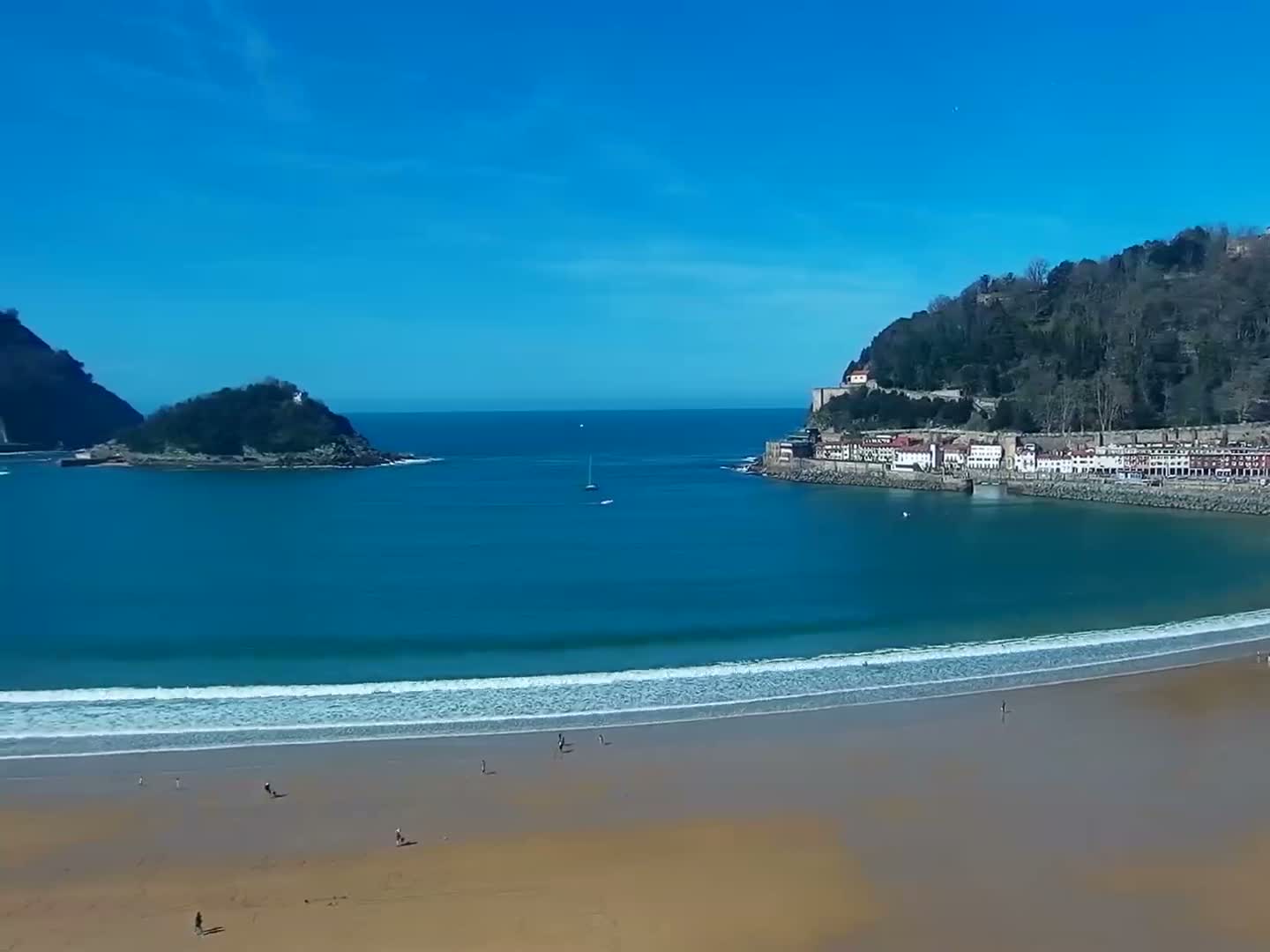 San Sebastian, Playa La Concha Beach Live Cam - Gipuzkoa, Basque, Spain
