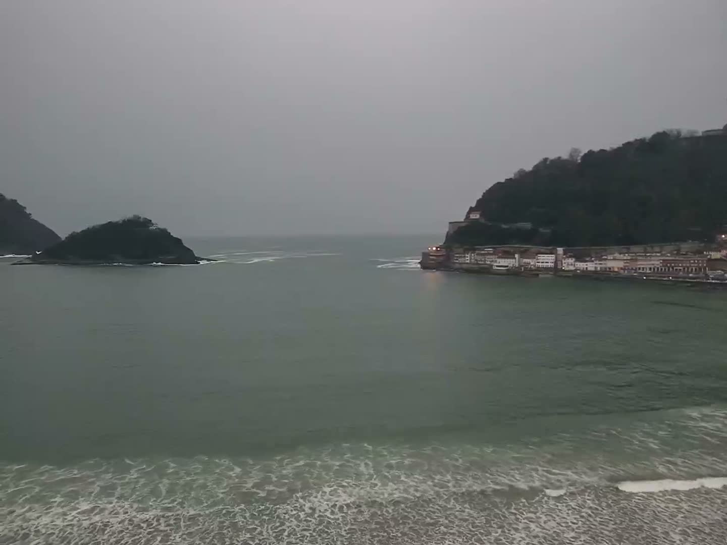 San Sebastian, Playa La Concha Beach Live Cam - Gipuzkoa, Basque, Spain