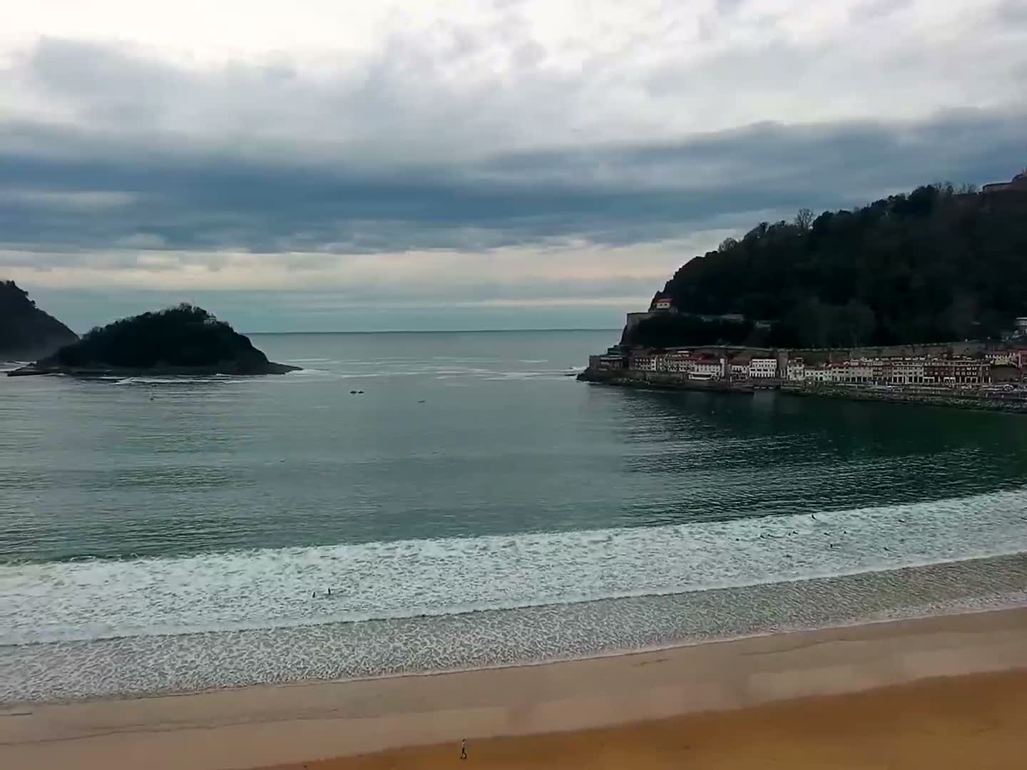 San Sebastian, Playa La Concha Beach Live Cam - Gipuzkoa, Basque, Spain