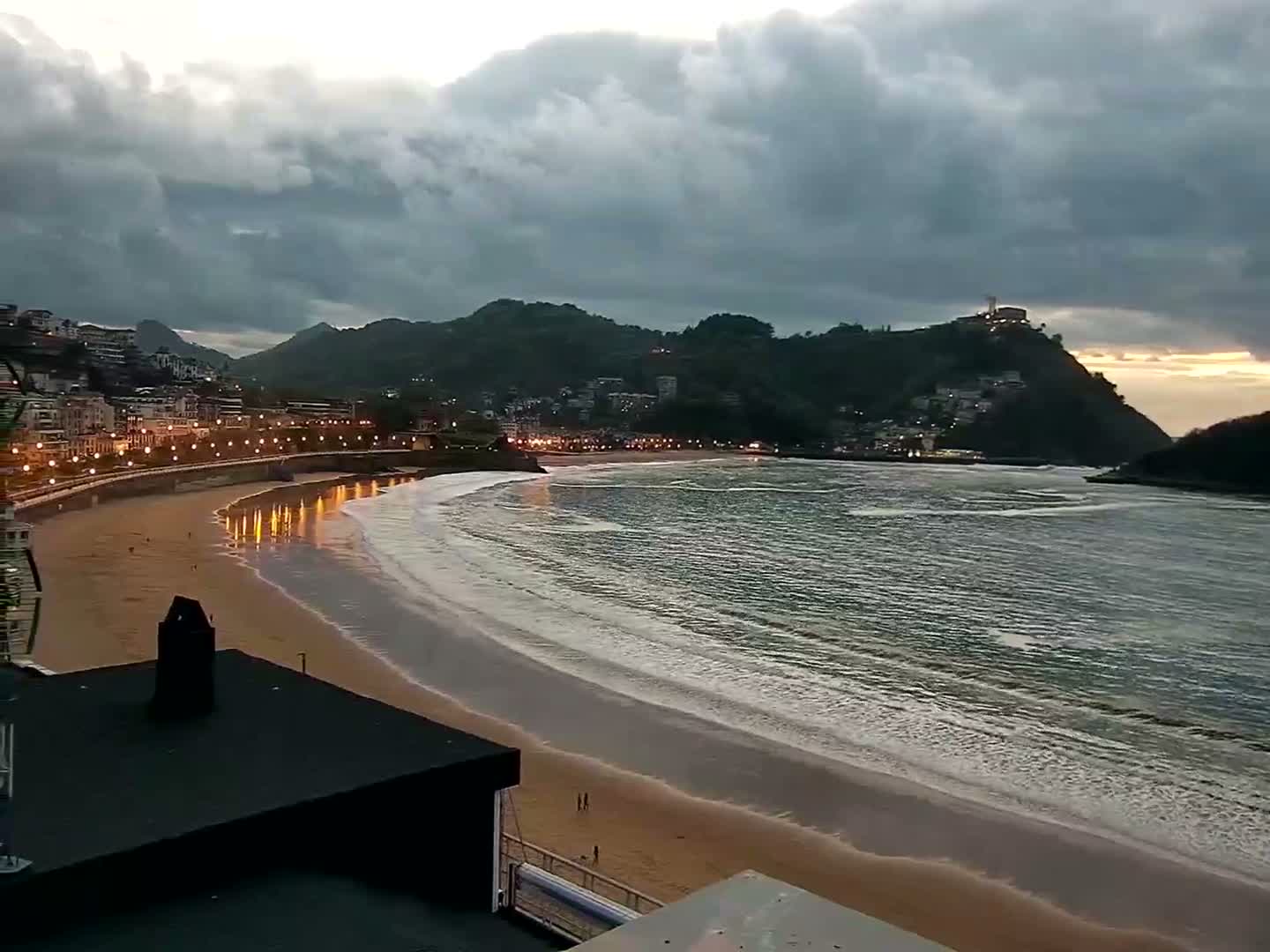 San Sebastian, Playa La Concha Beach Live Cam - Gipuzkoa, Basque, Spain