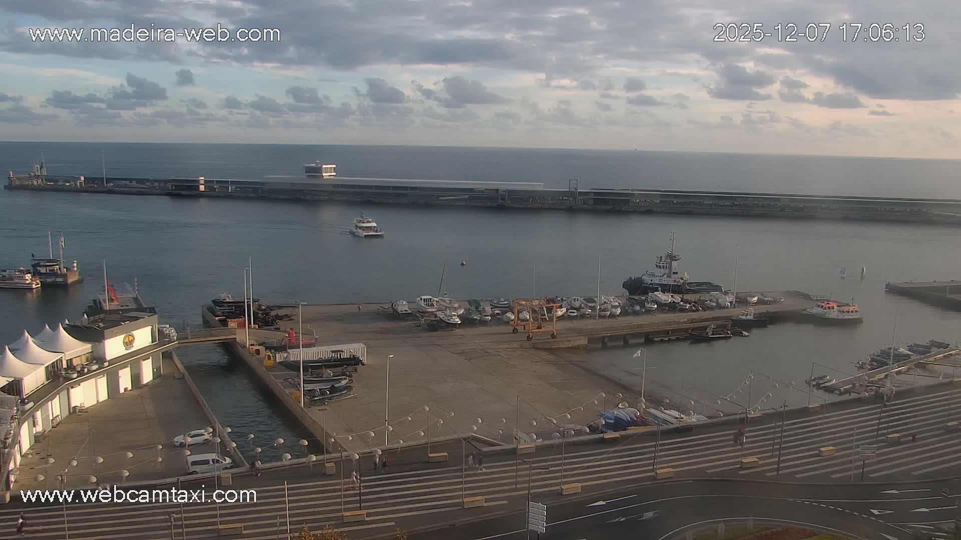 Funchal Marina & Coast Live Cam - Funchal, Madeira, Portugal