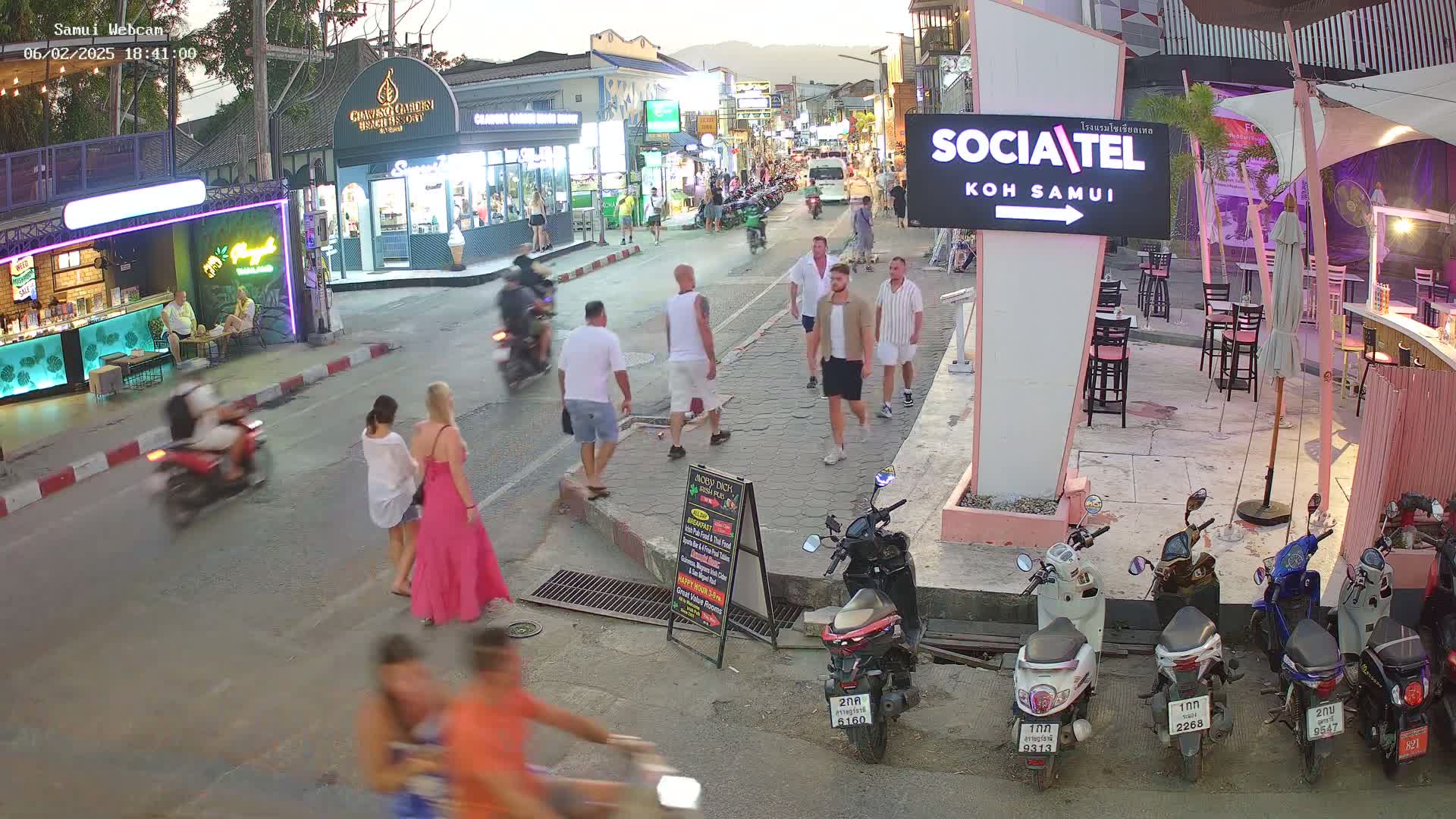 Chaweng Town Center Live Cam - Ko Samui, Surat Thani, Thailand