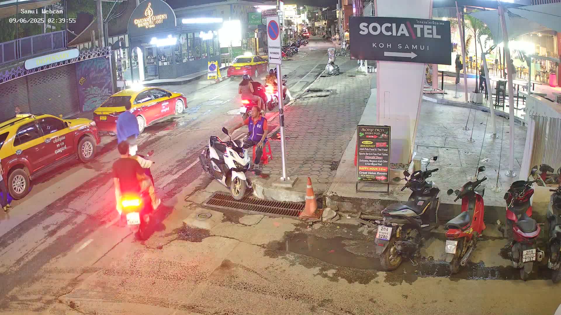 Chaweng Town Center Live Cam - Ko Samui, Surat Thani, Thailand