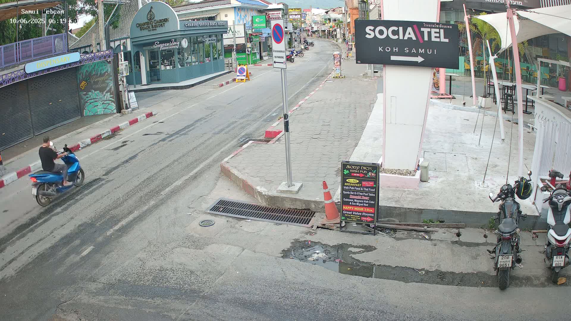 Chaweng Town Center Live Cam - Ko Samui, Surat Thani, Thailand