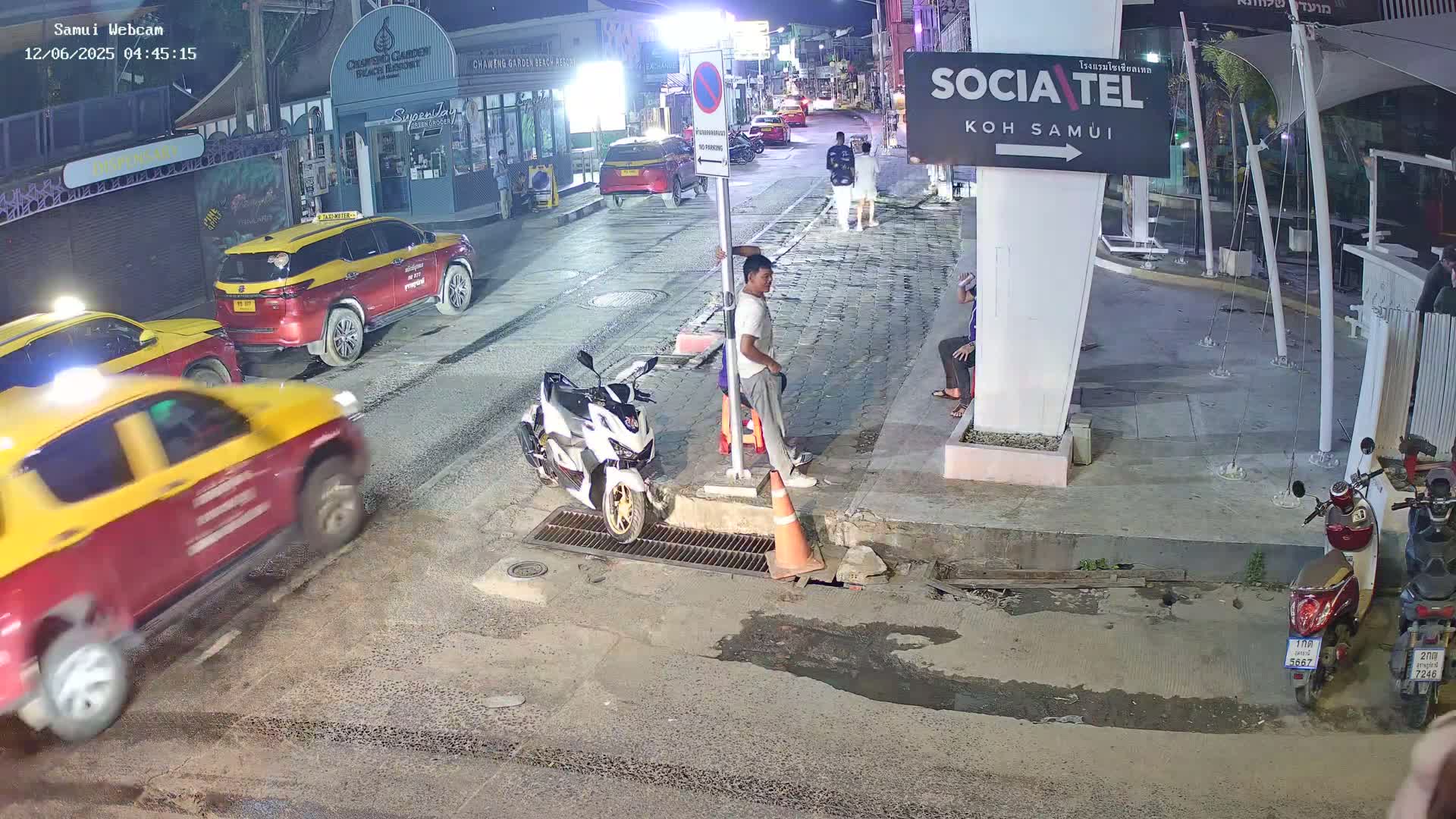 Chaweng Town Center Live Cam - Ko Samui, Surat Thani, Thailand