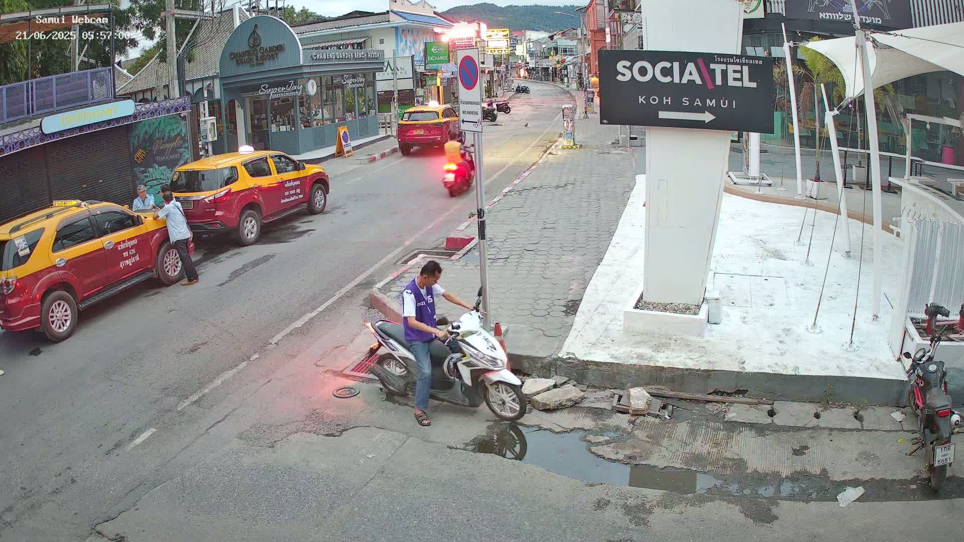 Chaweng Town Center Live Cam - Ko Samui, Surat Thani, Thailand