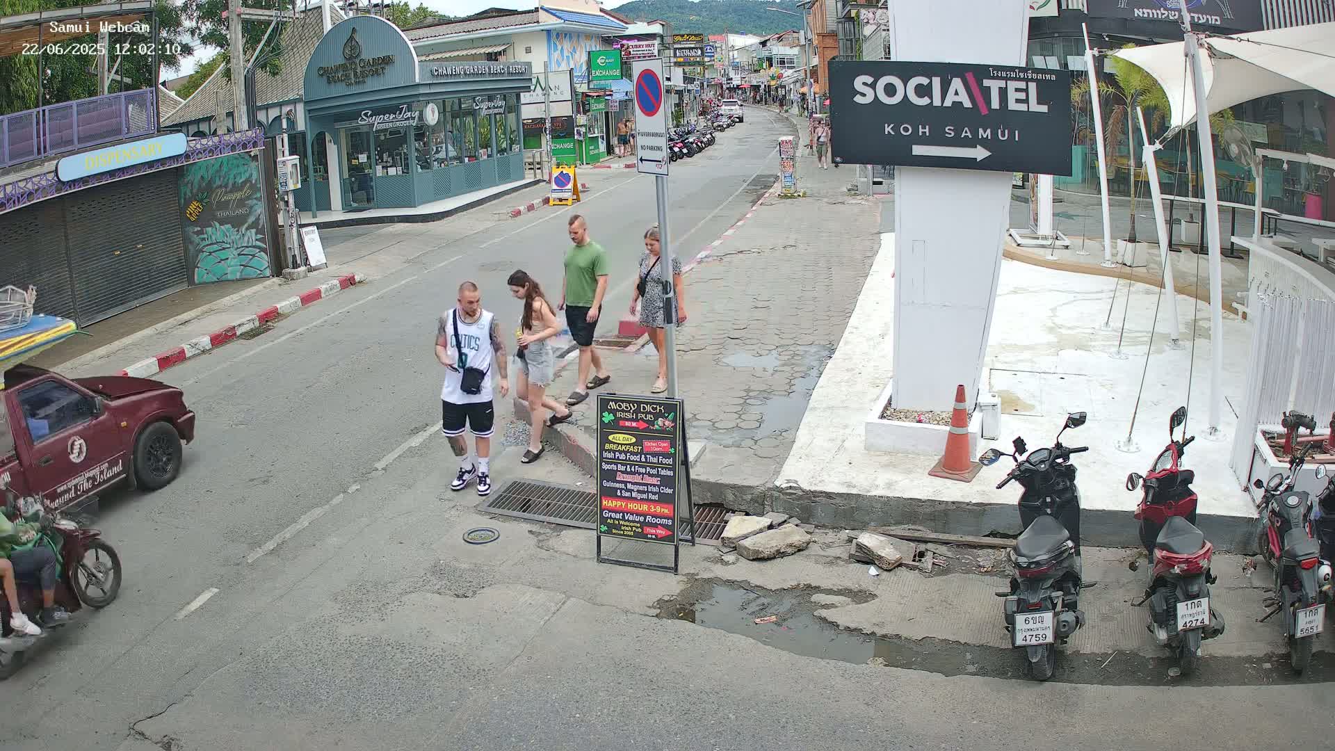 Chaweng Town Center Live Cam - Ko Samui, Surat Thani, Thailand