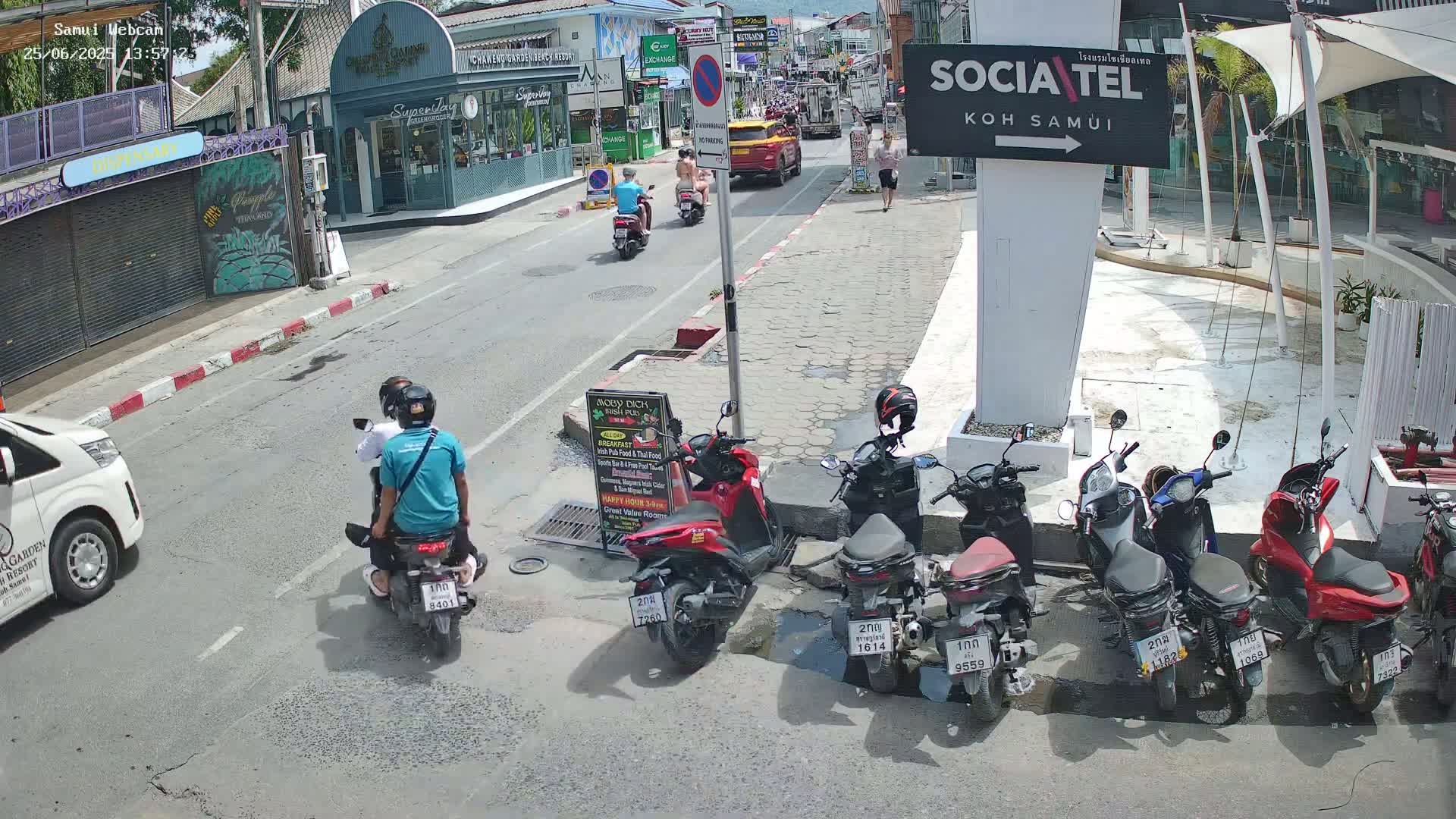 Chaweng Town Center Live Cam - Ko Samui, Surat Thani, Thailand