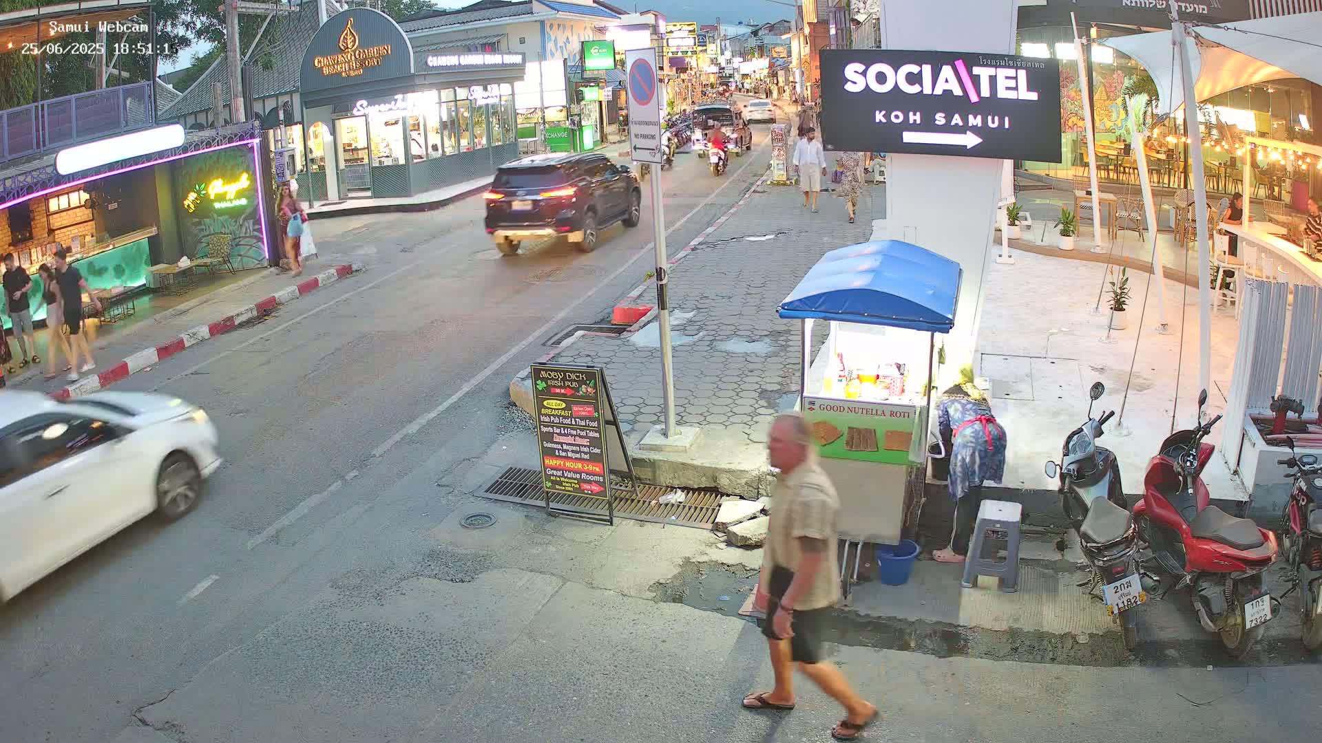 Chaweng Town Center Live Cam - Ko Samui, Surat Thani, Thailand