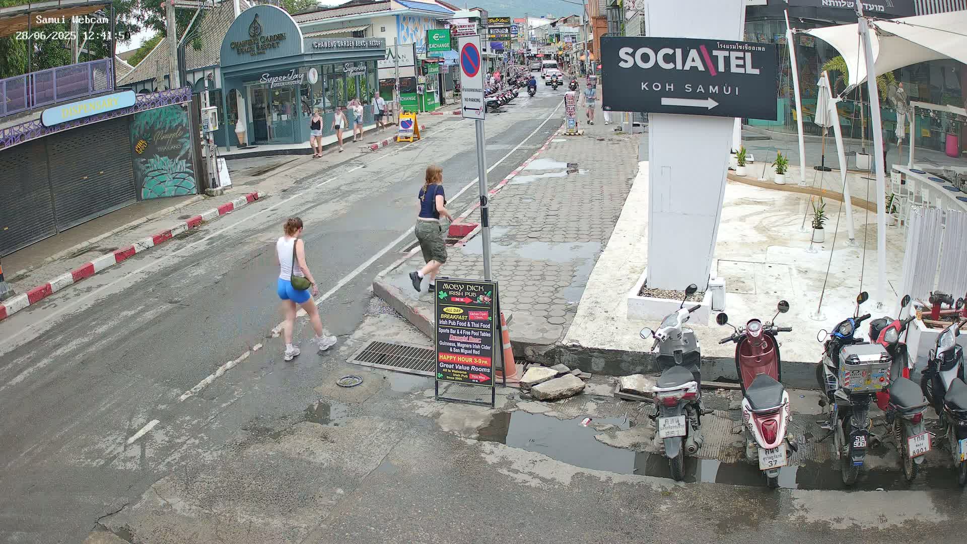 Chaweng Town Center Live Cam - Ko Samui, Surat Thani, Thailand