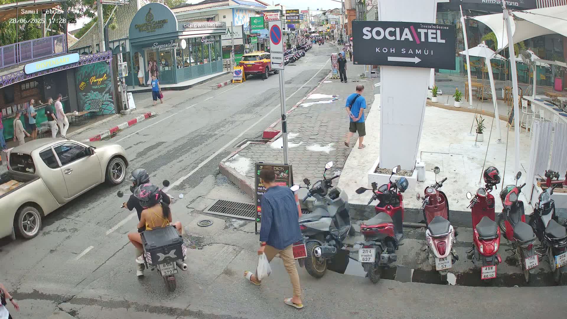 Chaweng Town Center Live Cam - Ko Samui, Surat Thani, Thailand