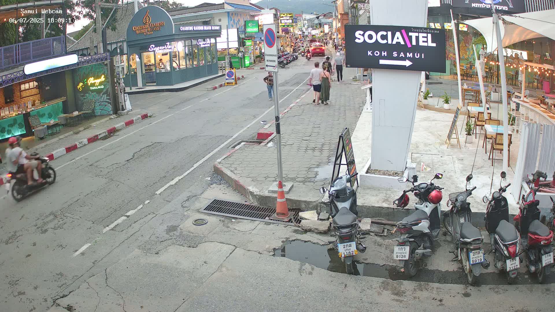 Chaweng Town Center Live Cam - Ko Samui, Surat Thani, Thailand