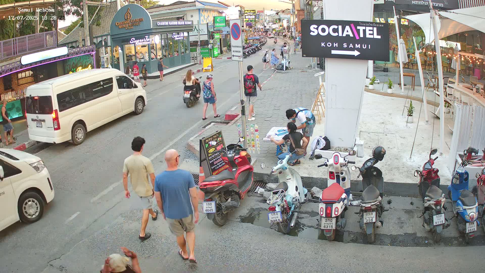 Chaweng Town Center Live Cam - Ko Samui, Surat Thani, Thailand
