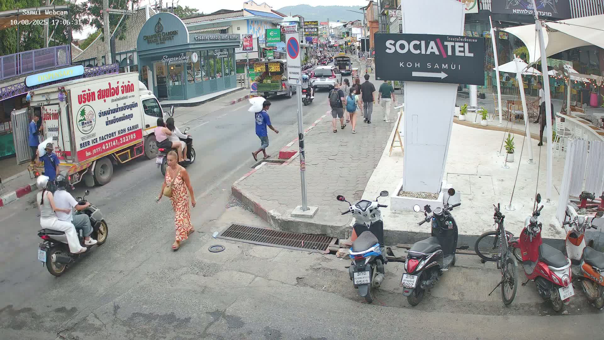 Chaweng Town Center Live Cam - Ko Samui, Surat Thani, Thailand